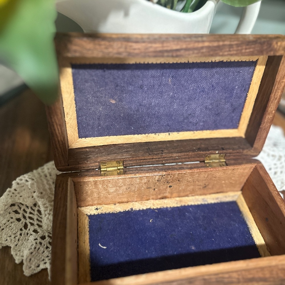 Vintage Handcrafted Wooden Box with Intricate Design - Picture 7 of 7